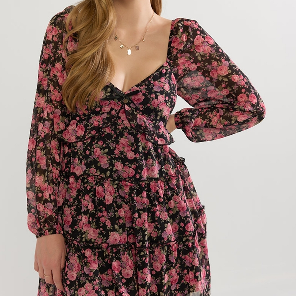 Francesca’s Elena Floral Sweetheart Tiered Mini Dress Size Medium